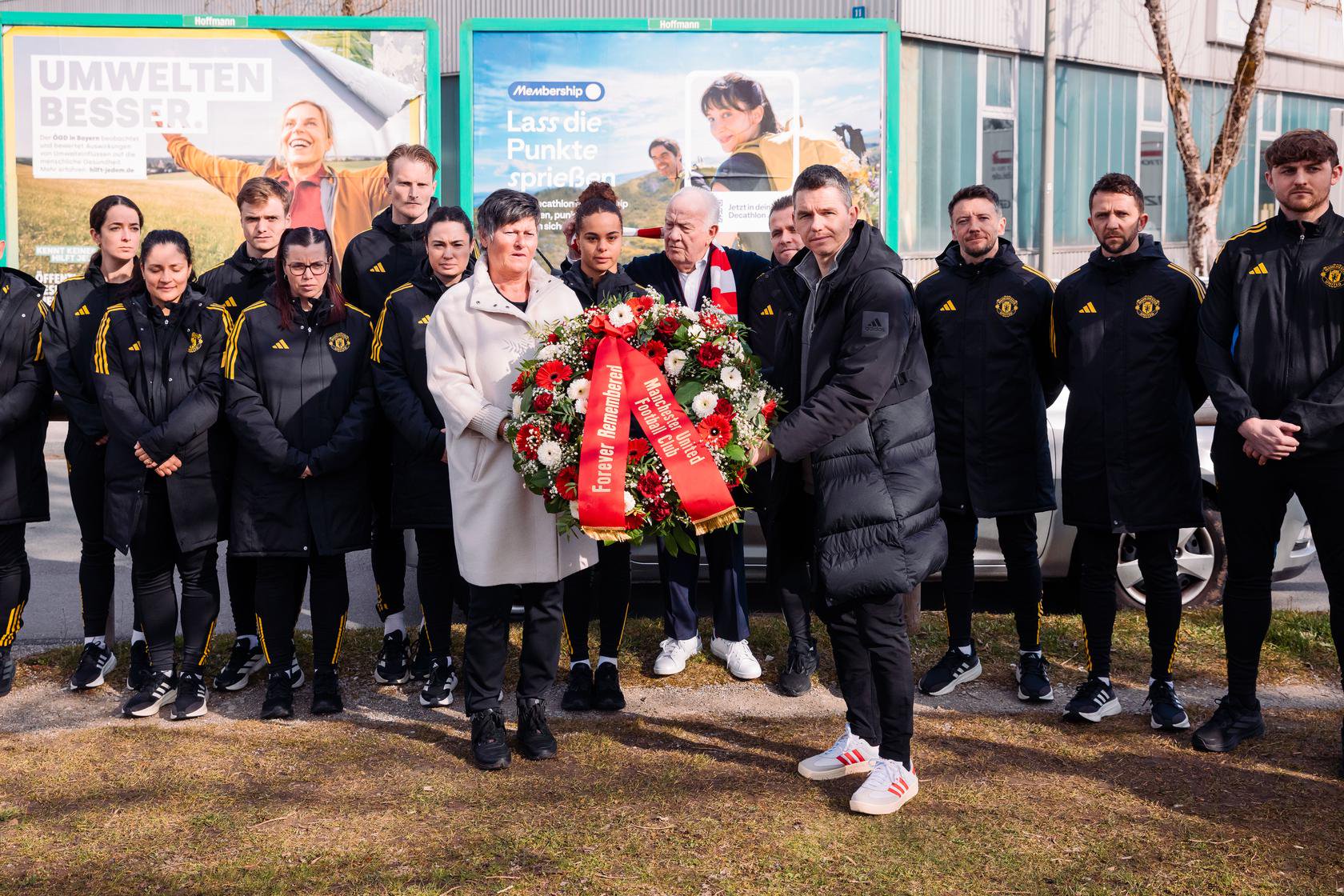 Women's players and staff visit Manchesterplatz