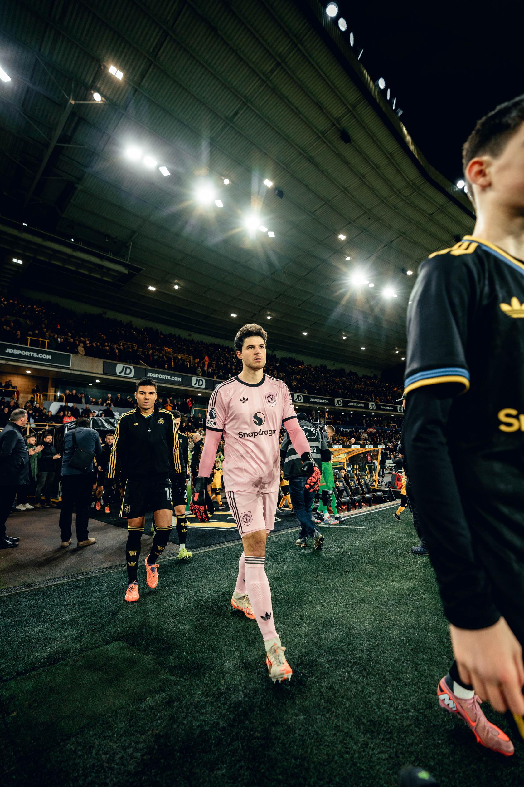 Win a pink-goalkeeper jersey signed by Senne