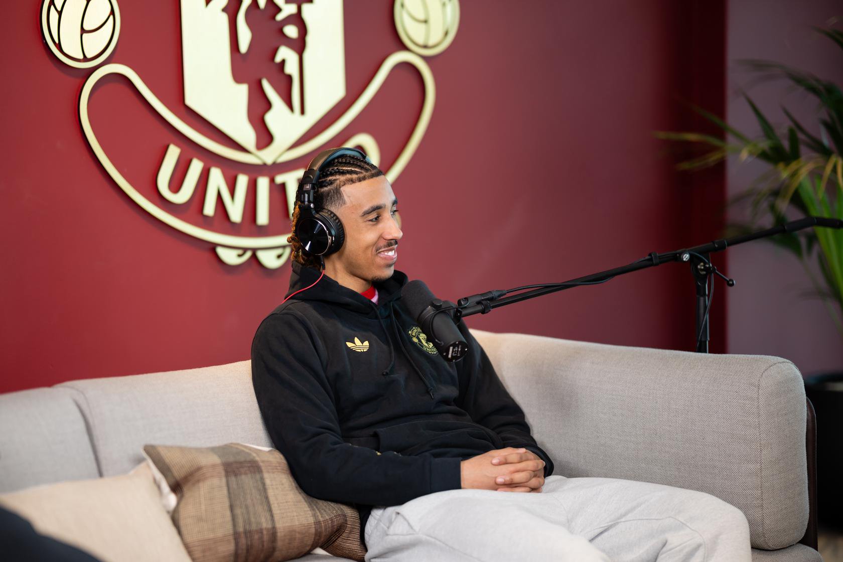 Which Reds helped Leny settle in?