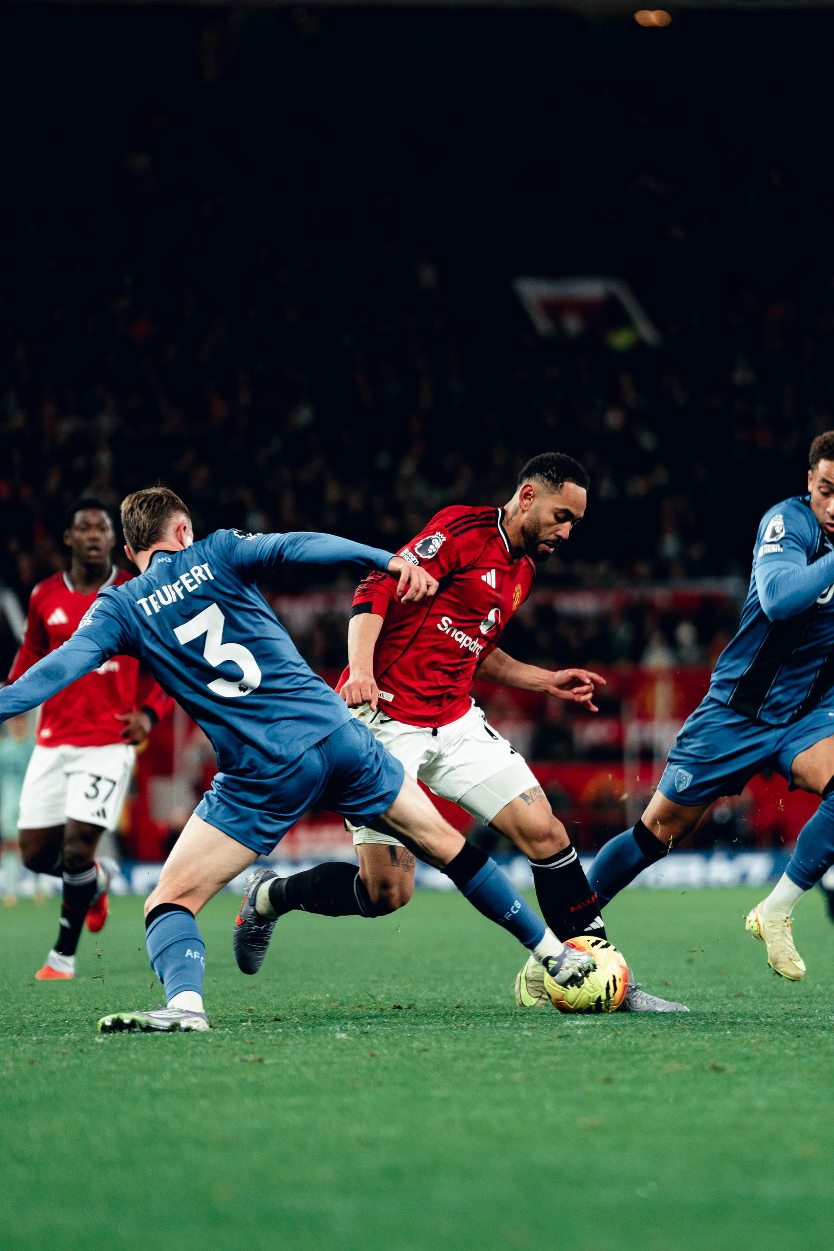 United aiming to sign off in style