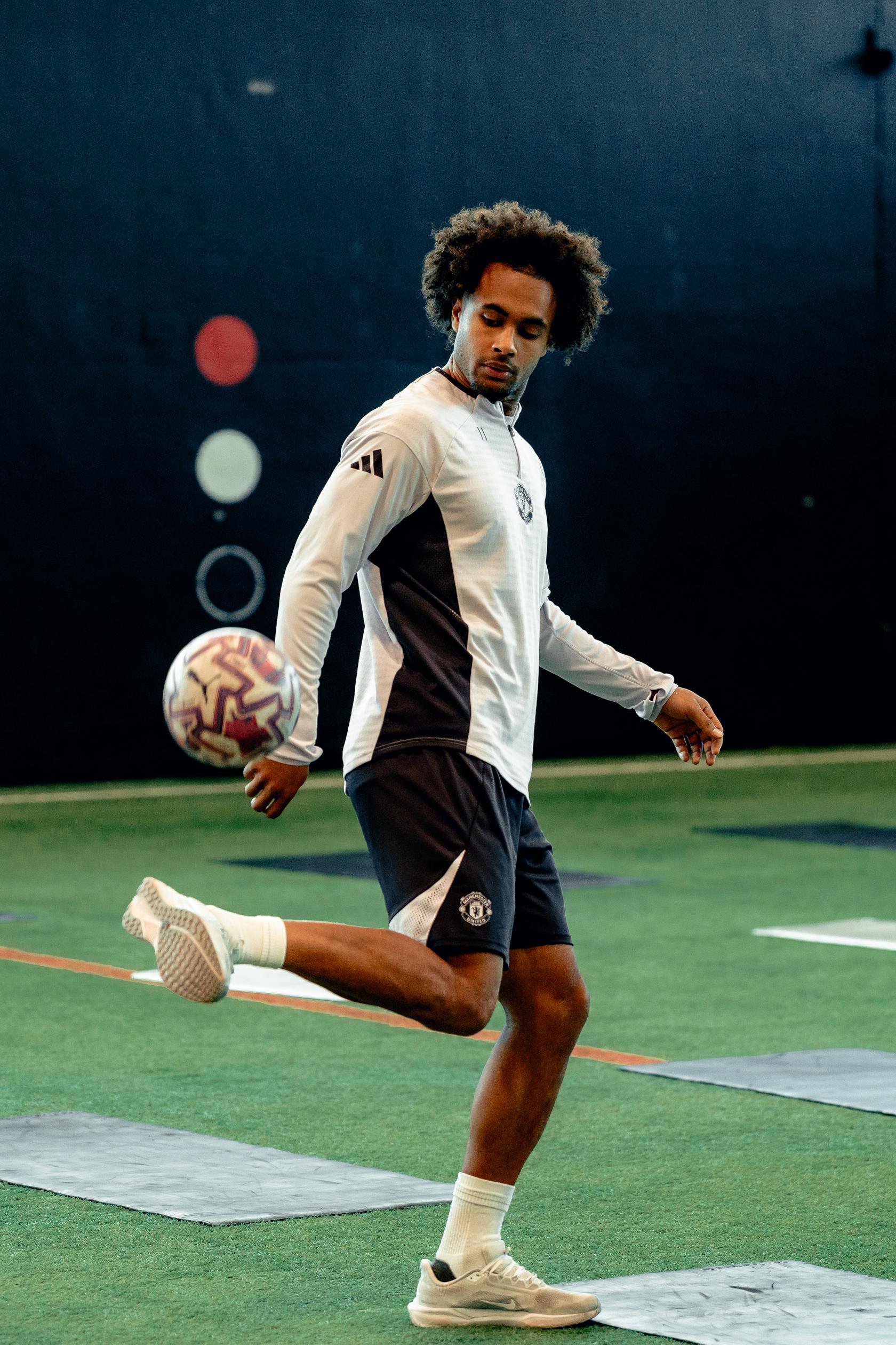 Zirkzee excited to work under Carrick