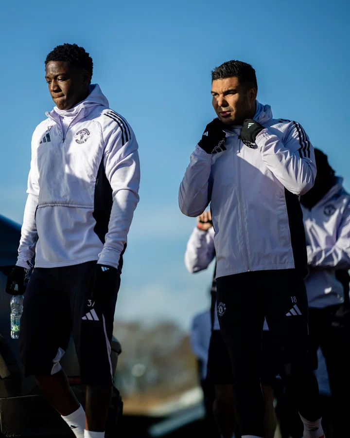 Image of Kobbie Mainoo and Casemiro walking out to training