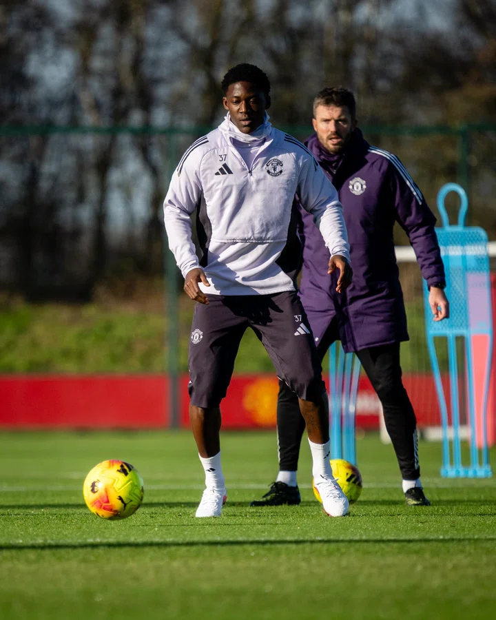 Carrick provides Mainoo contract update