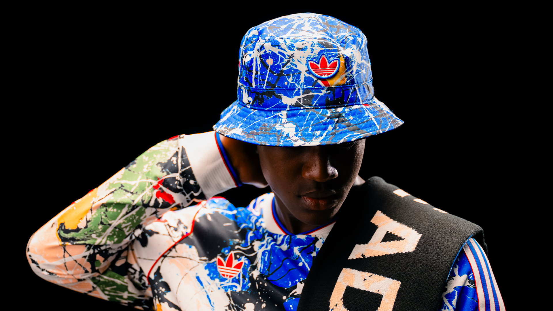 Kobbie Mainoo wearing the Stone Roses bucket hat.