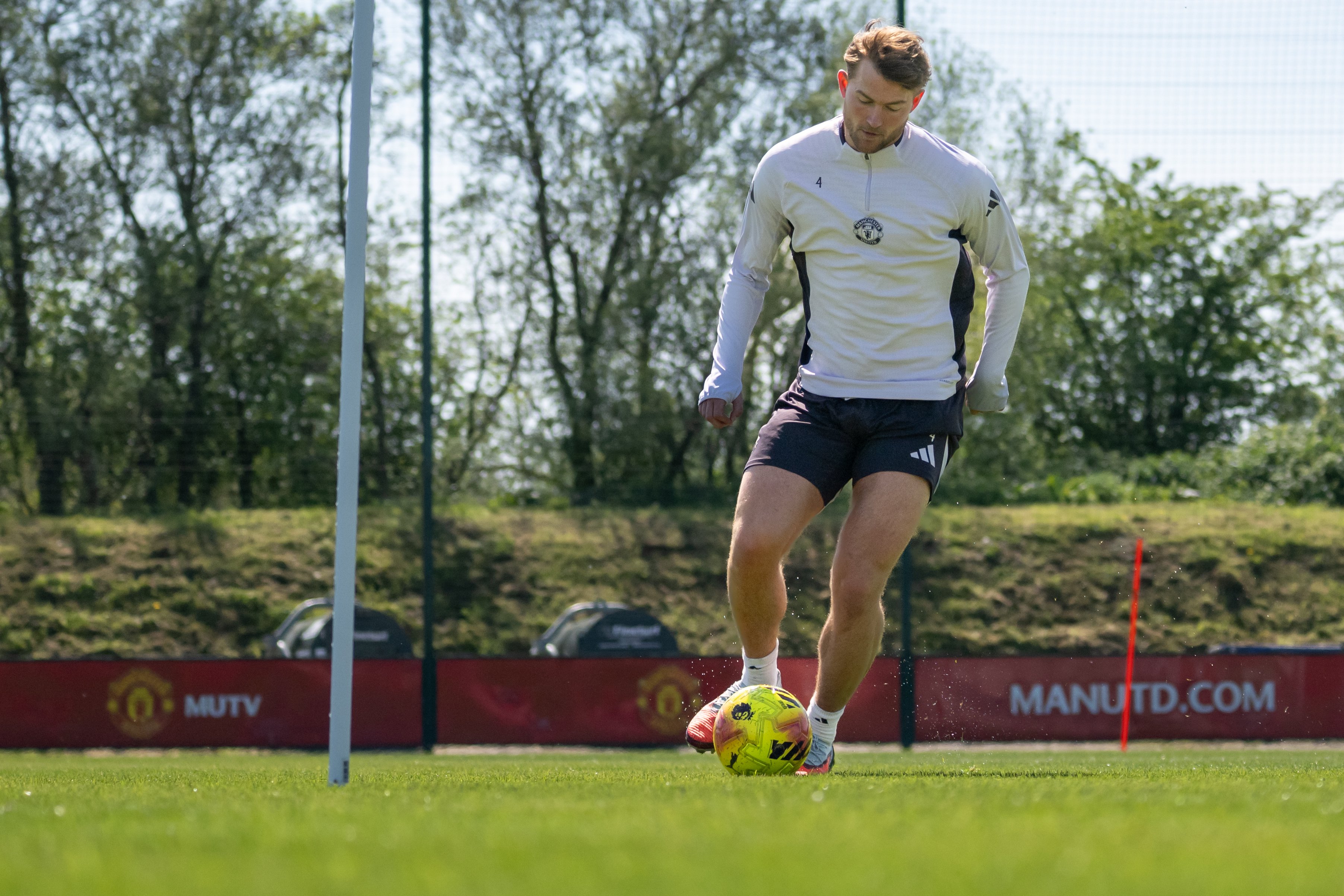 Matthijs de Ligt training at Carrington