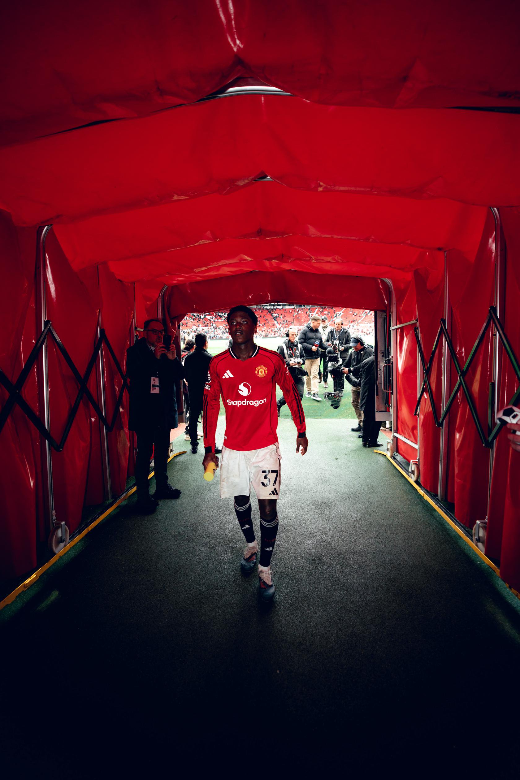 Image: Kobbie Mainoo in the tunnel after Liverpool win