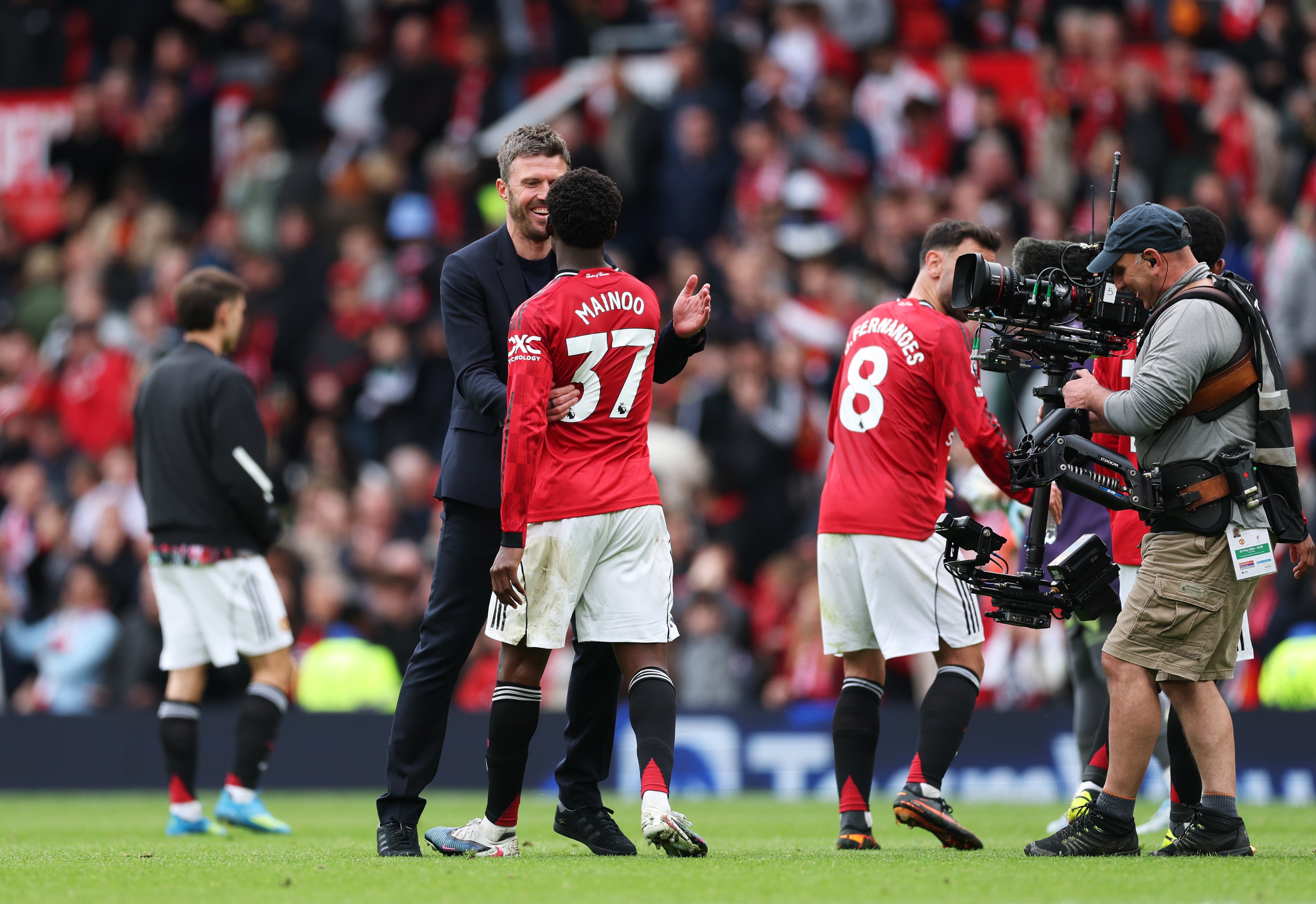 Man Utd duo Kobbie Mainoo and Michael Carrick congratulate each other