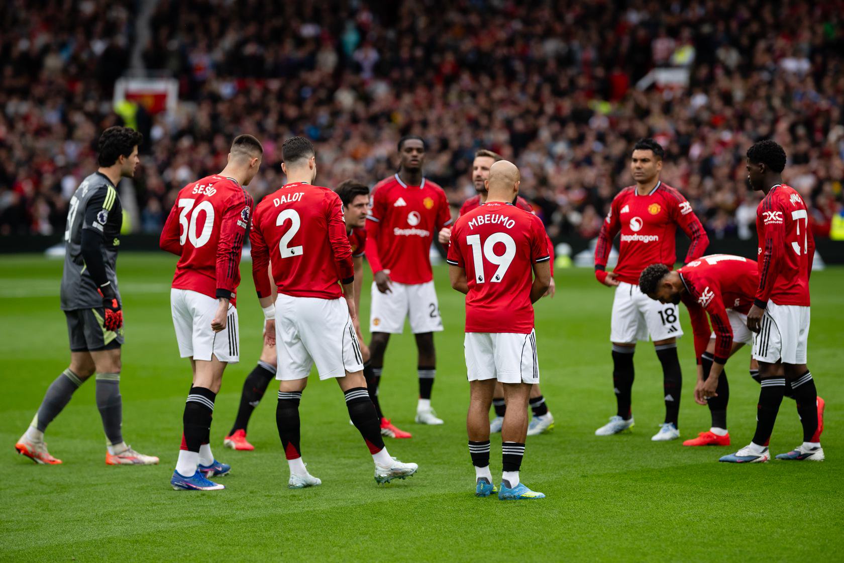 Starting line-up huddle together at Old Trafford