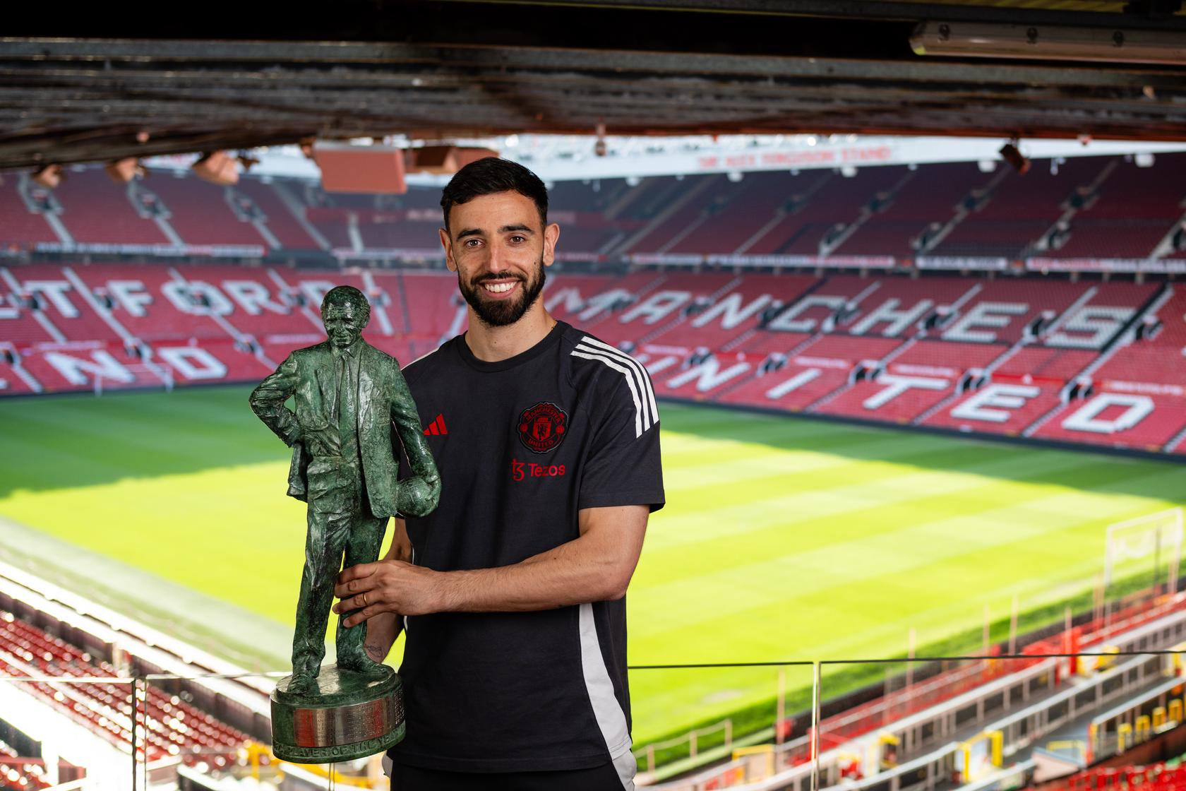 Bruno Fernandes wins Sir Matt Busby Player of the Year 2025