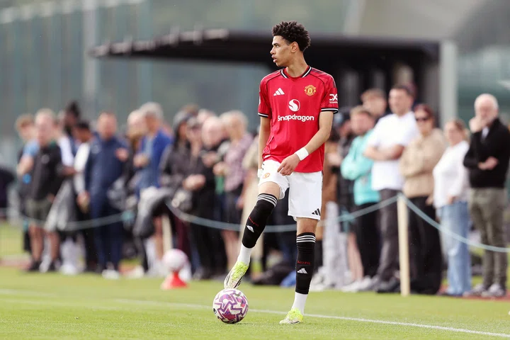 Noah Ajayi puts his foot on the ball for United v Stoke 9 May 2026