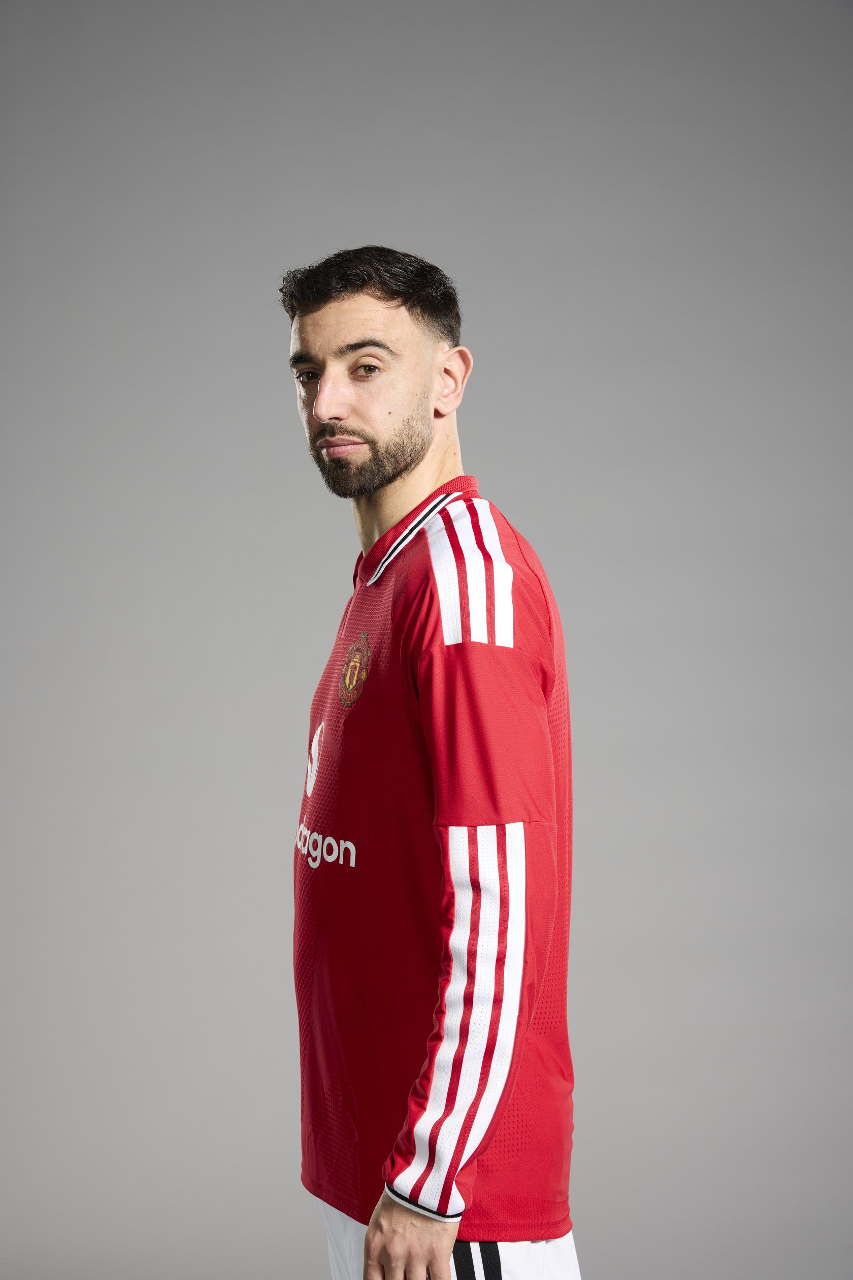 Bruno Fernandes side-view in 2026/27 jersey