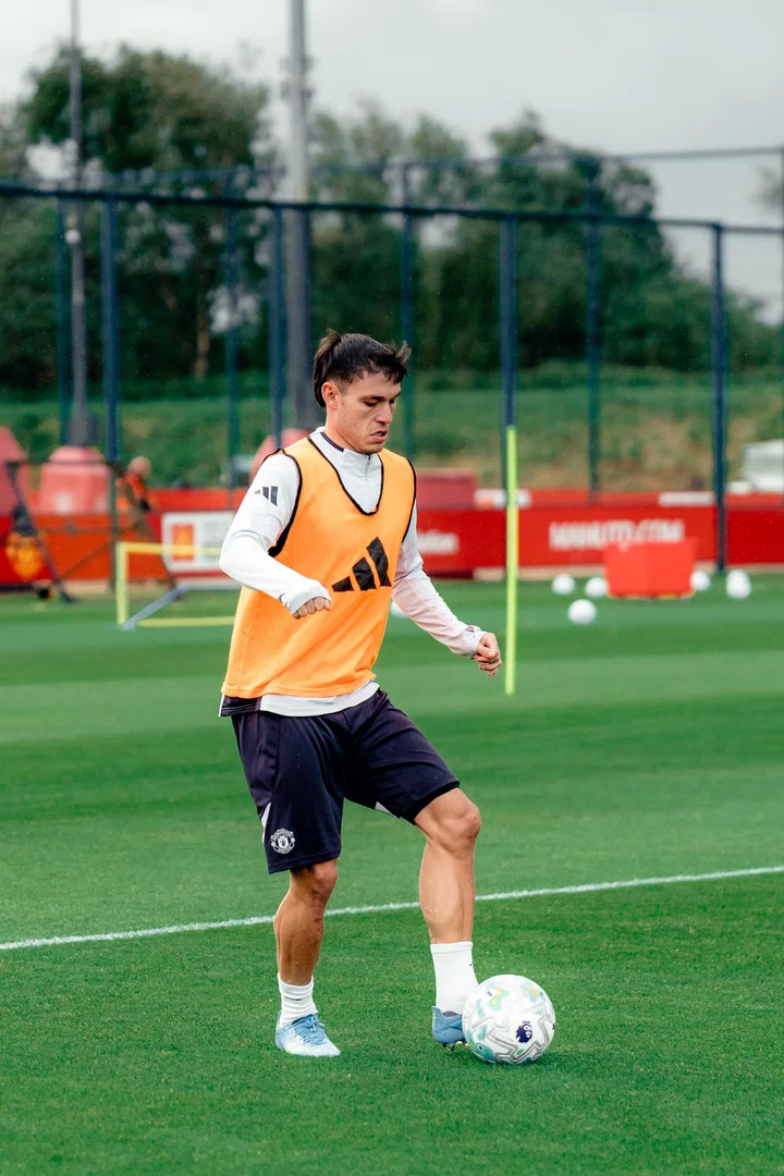 Image: Manuel Ugarte training 13 May