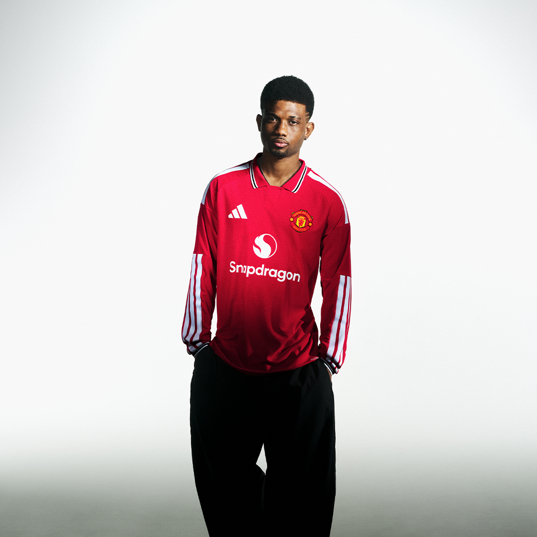 Amad in long sleeves