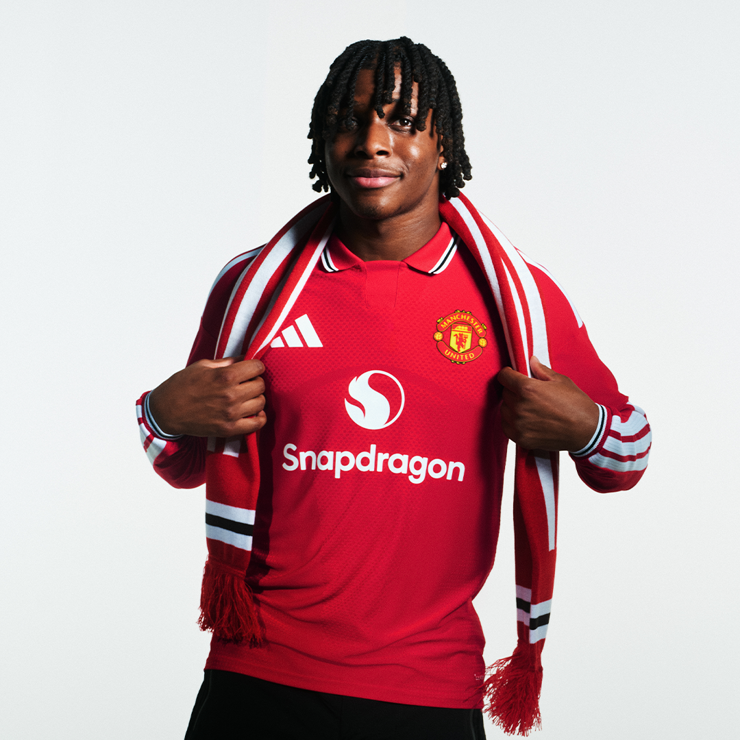 Patrick Dorgu with scarf on in 2026/27 home kit