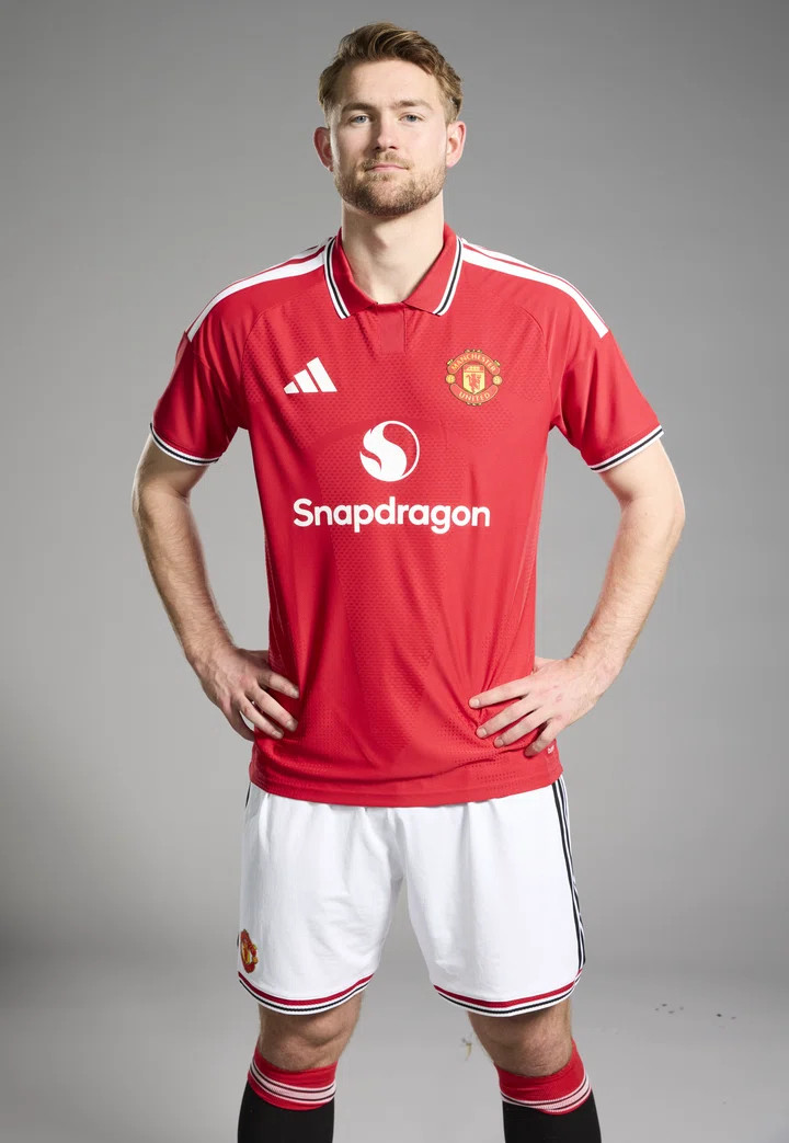 Matthijs de Ligt in 2026/27 home kit