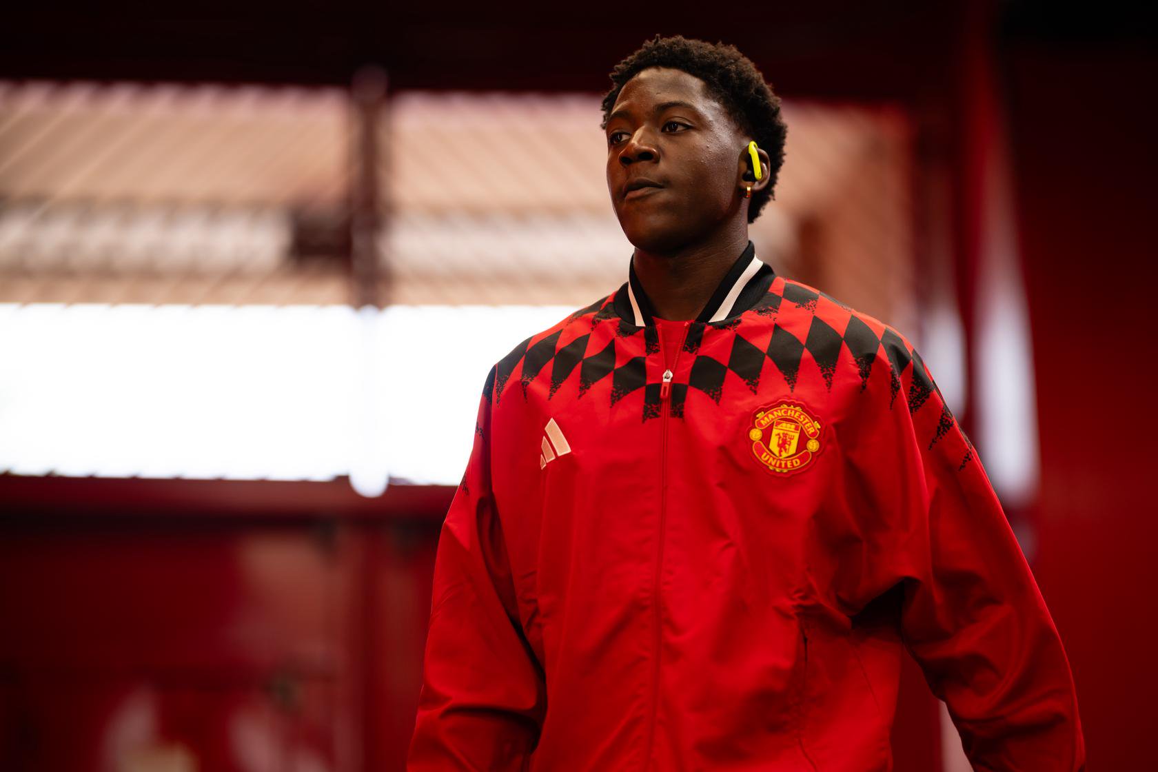 Kobbie Mainoo in pre-match top