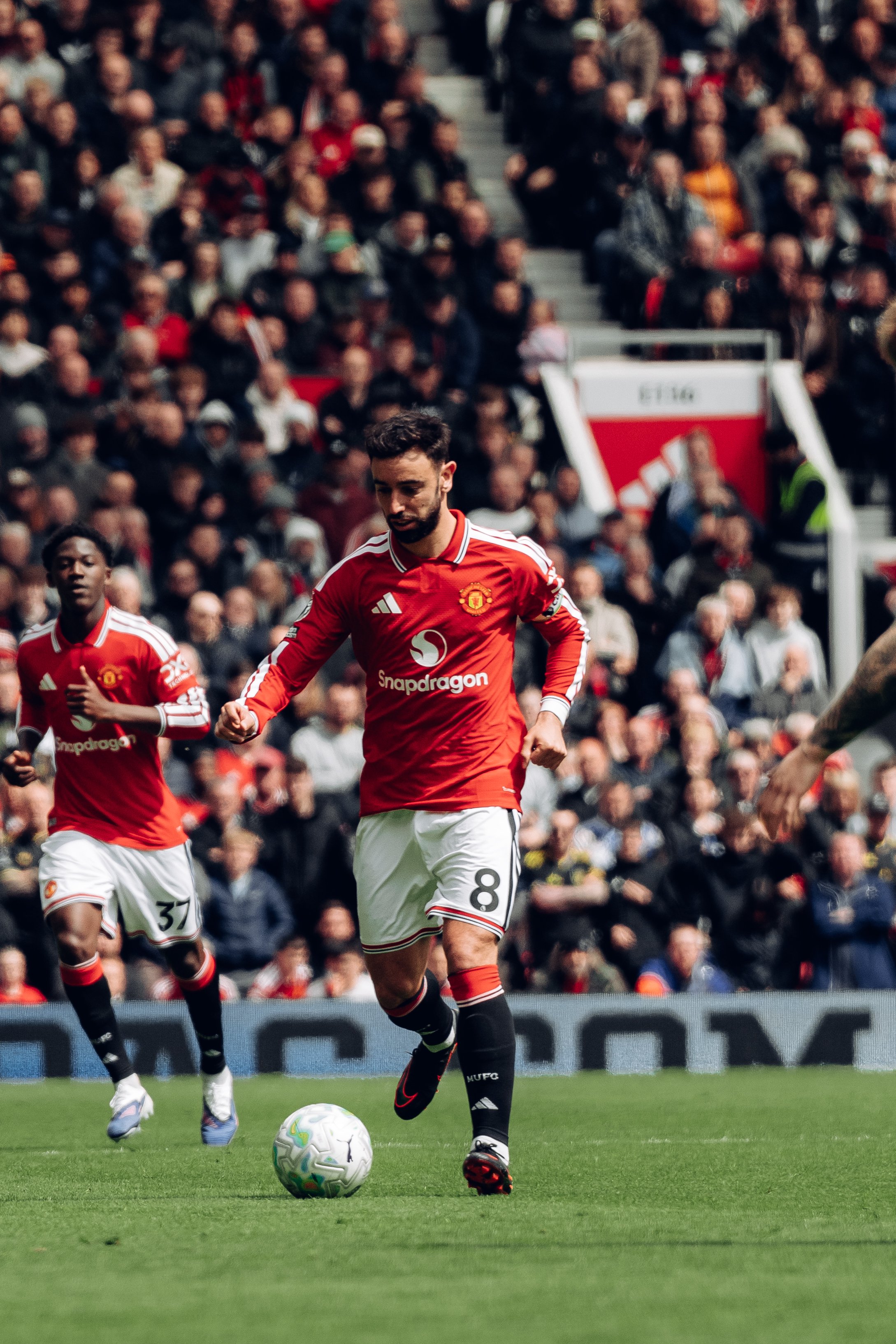 Bruno Fernandes in action for Man Utd v Nottingham Forest