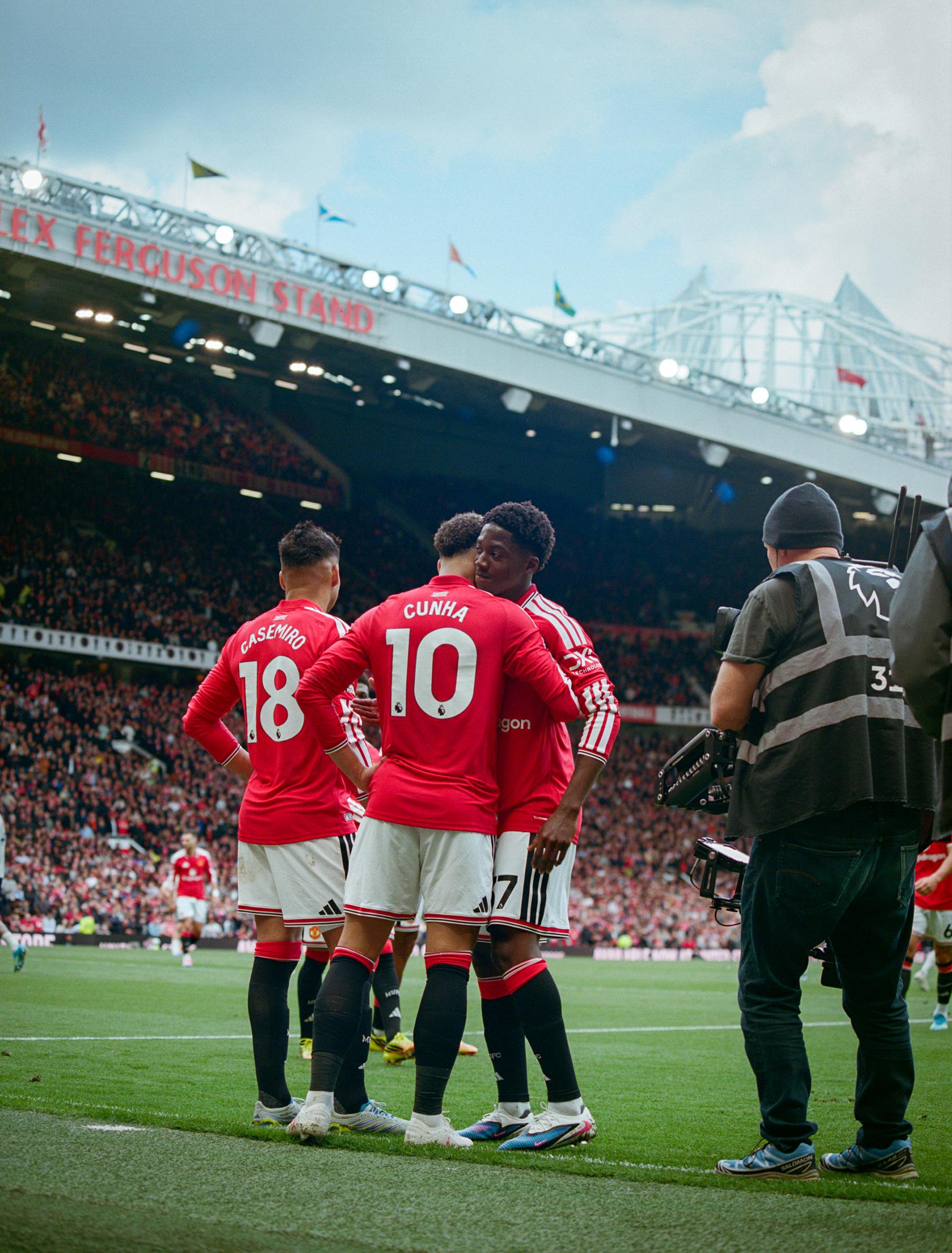 United celebrate at Old Trafford v Forest