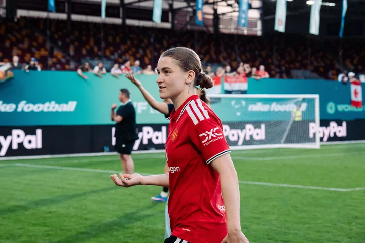Jess Park with hand out at World Sevens 2026