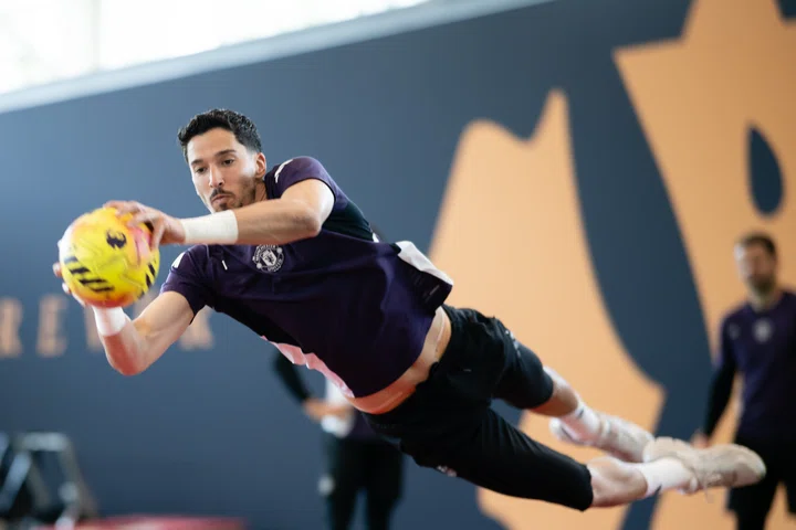 Altay Bayindir plunging in training
