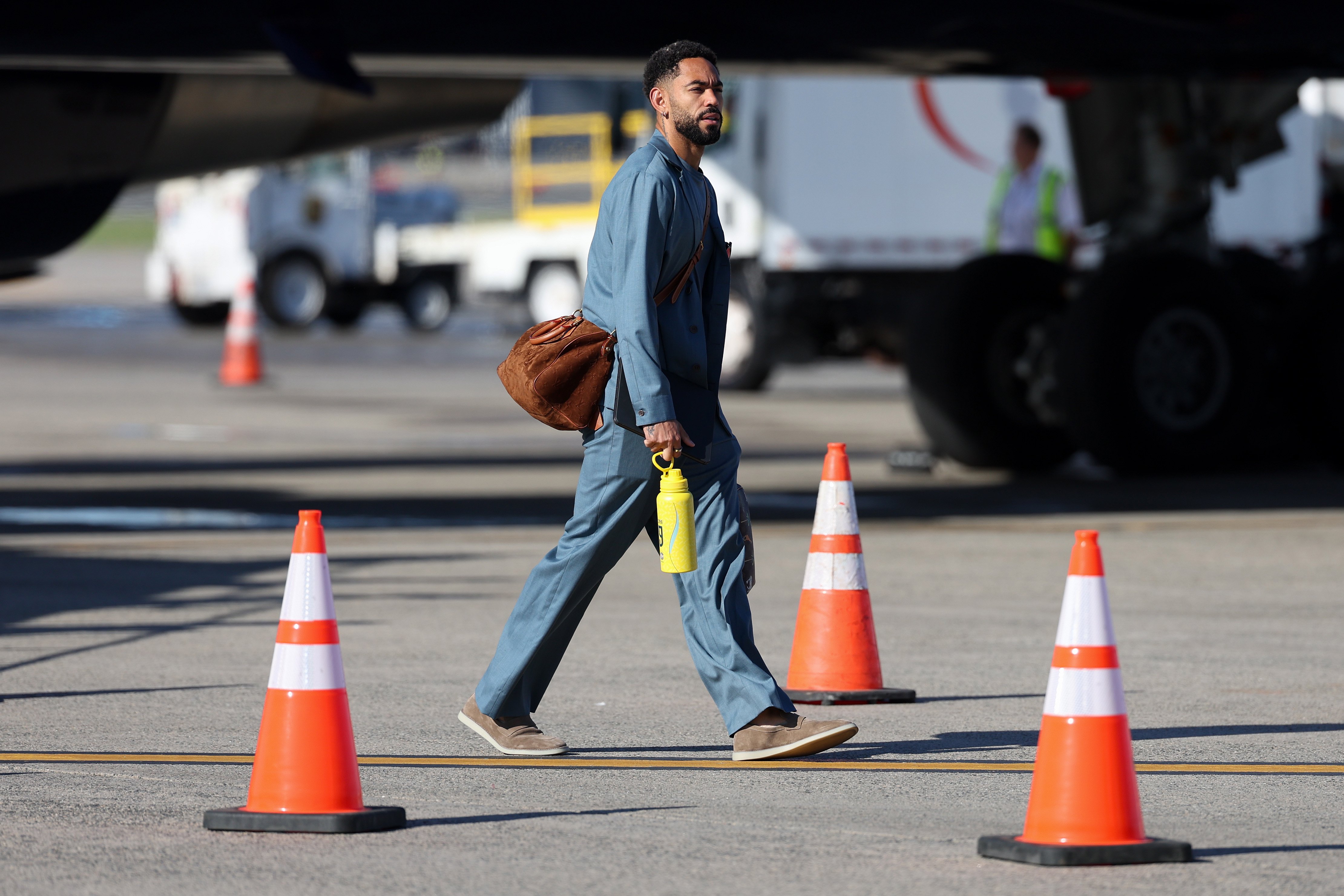 Matheus Cunha stepping off plane for 2026 World Cup