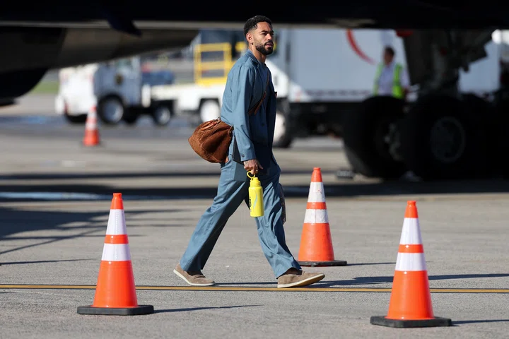 Matheus Cunha stepping off plane for 2026 World Cup