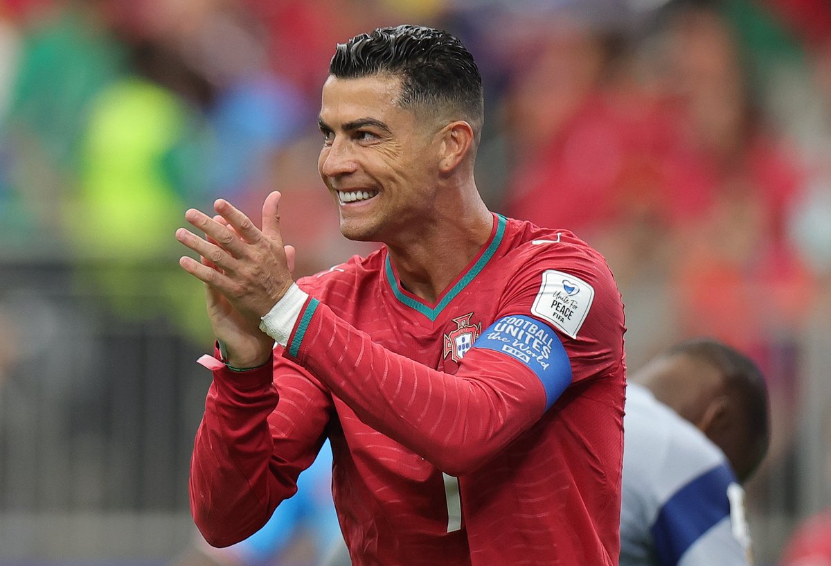Dalot's photo of Ronaldo says everything