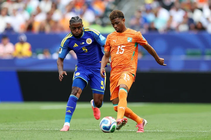 Amad shields the ball against Curacao