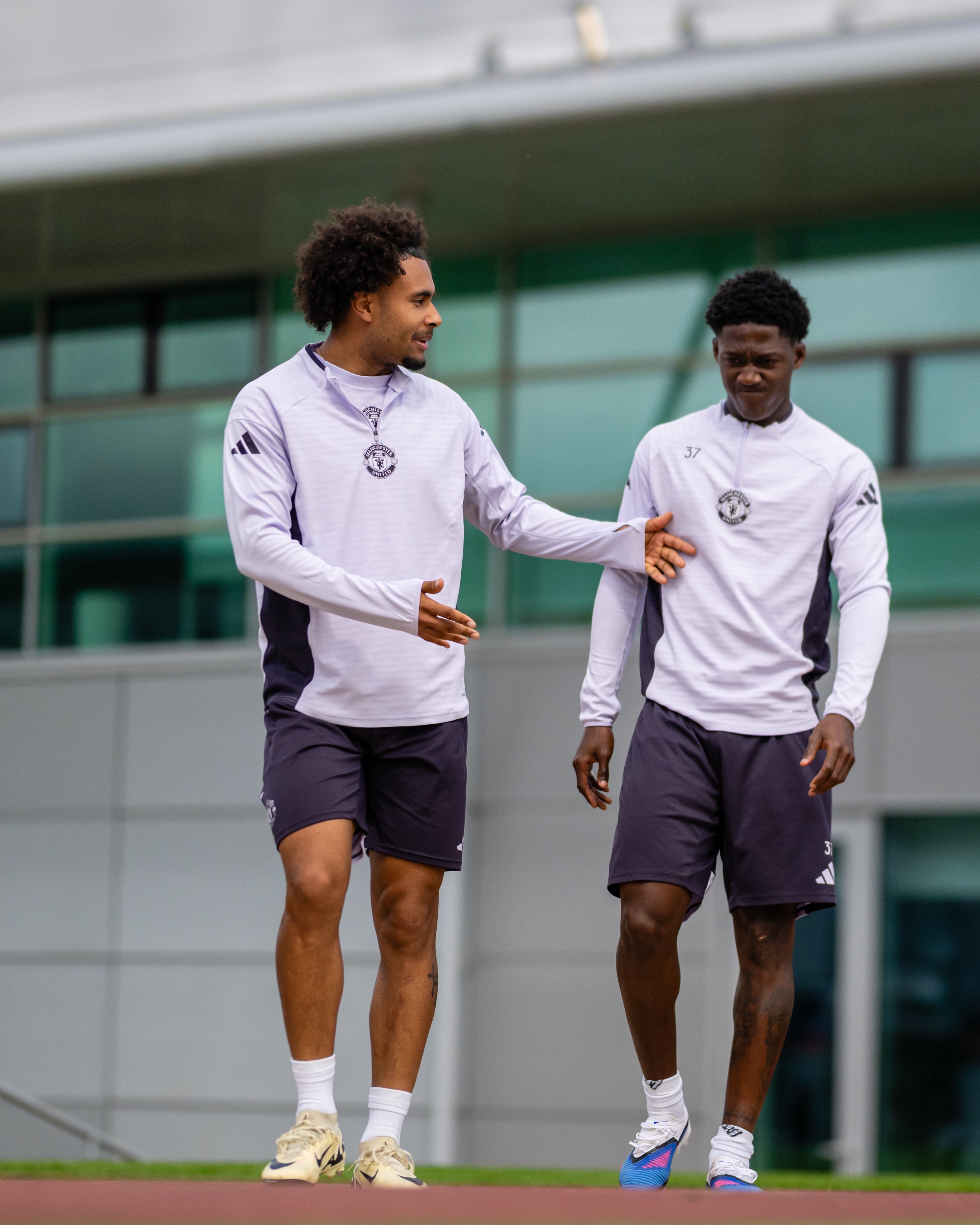 Joshua Zirkzee and Kobbie Mainoo