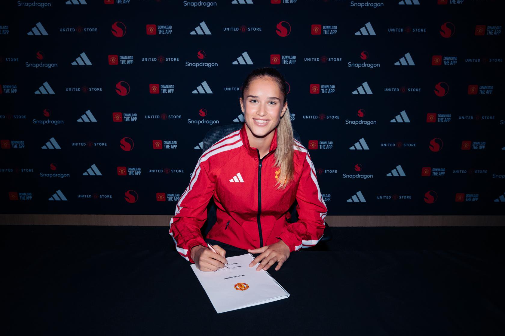 Andrea Medina contract signing shot