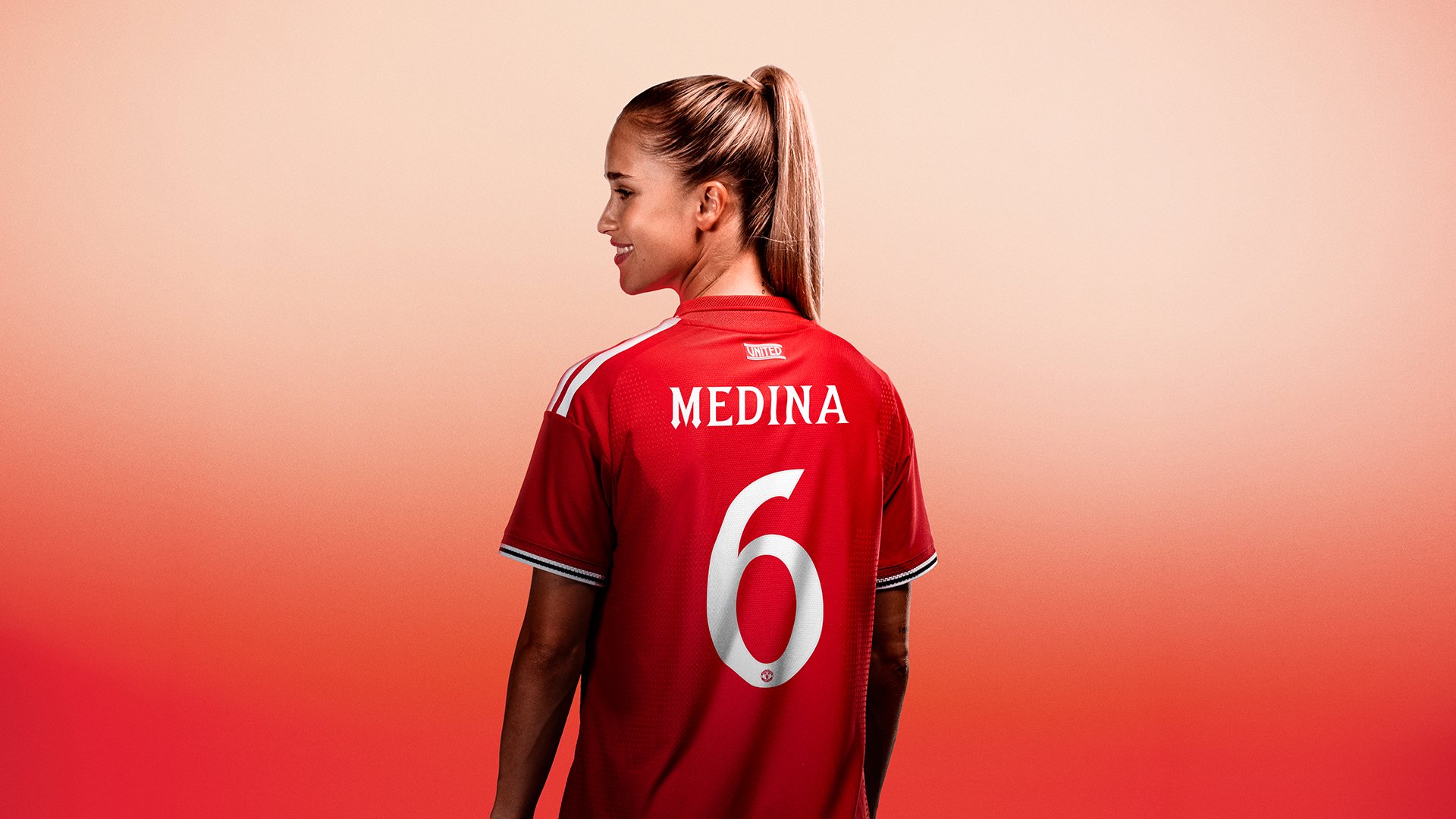 Andrea Medina no 6 shirt