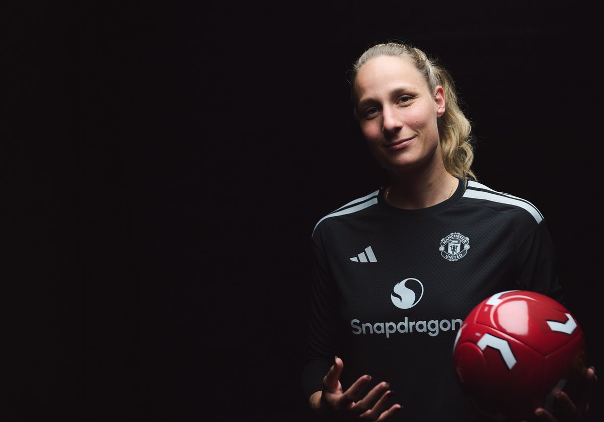Transfer news: Leitzig joins United Women