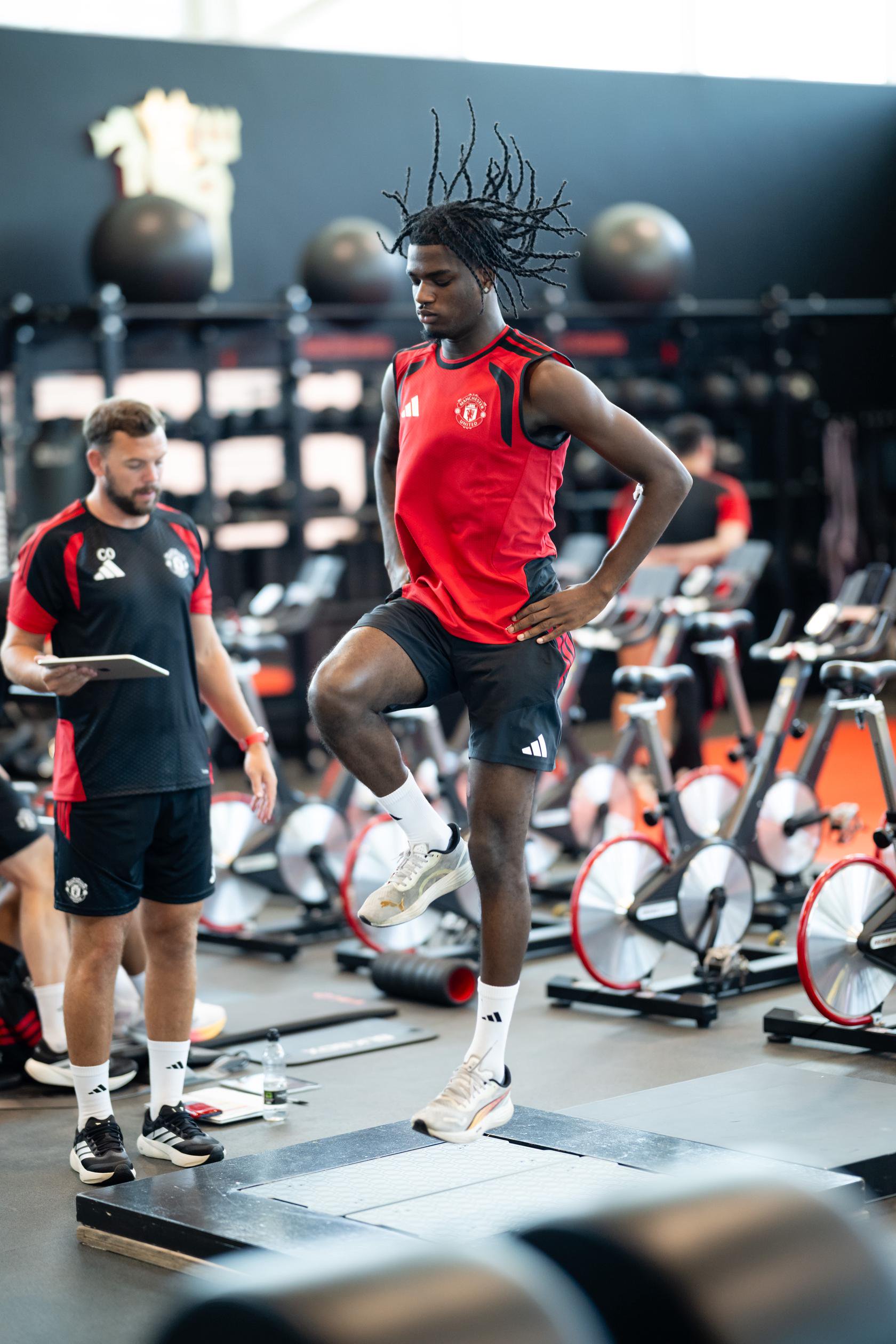 Jump to it on the first day back! | Manchester United