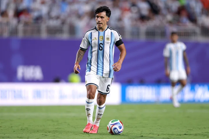 Lisandro Martinez on the ball for Argentina