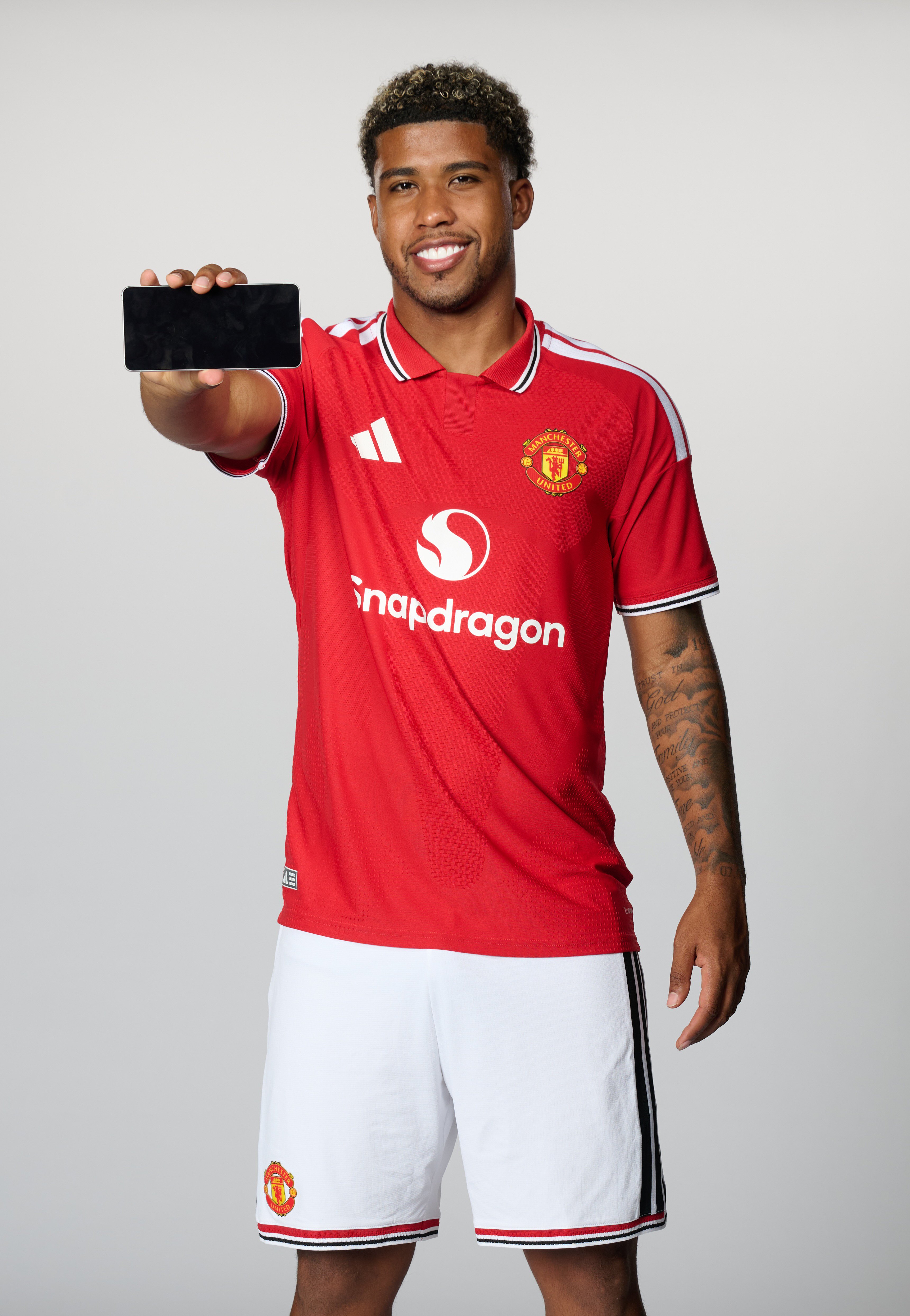 Andrey Santos holding a phone to show camera