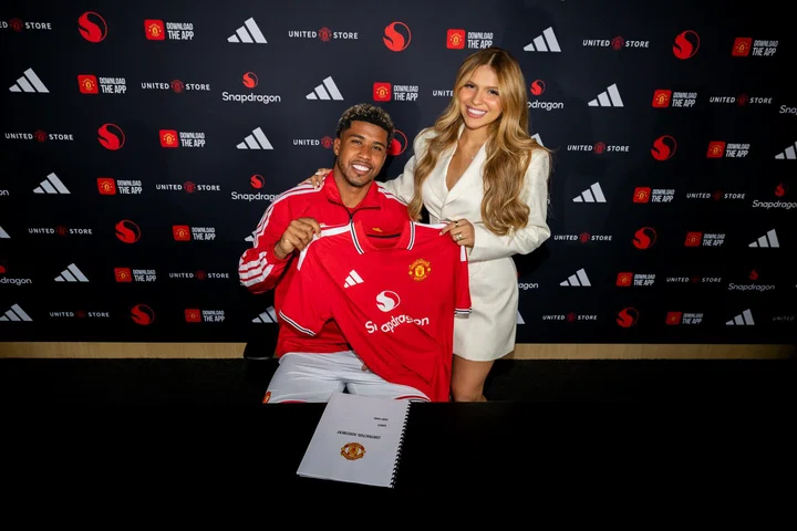 Andrey Santos with wife Yngryd at contract signing