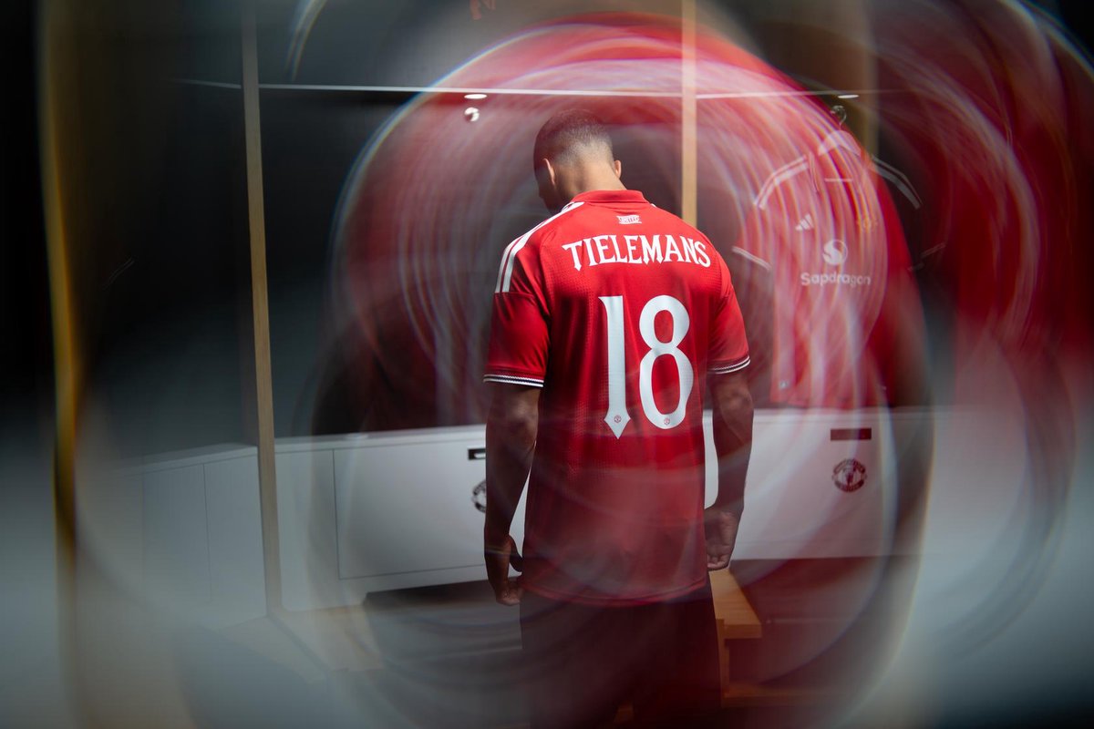 Behind the scenes: Tielemans signs