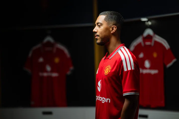 Youri Tielemans in Manchester United home kit