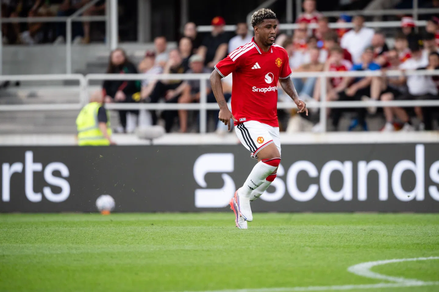 Andrey Santos in Manchester United kit