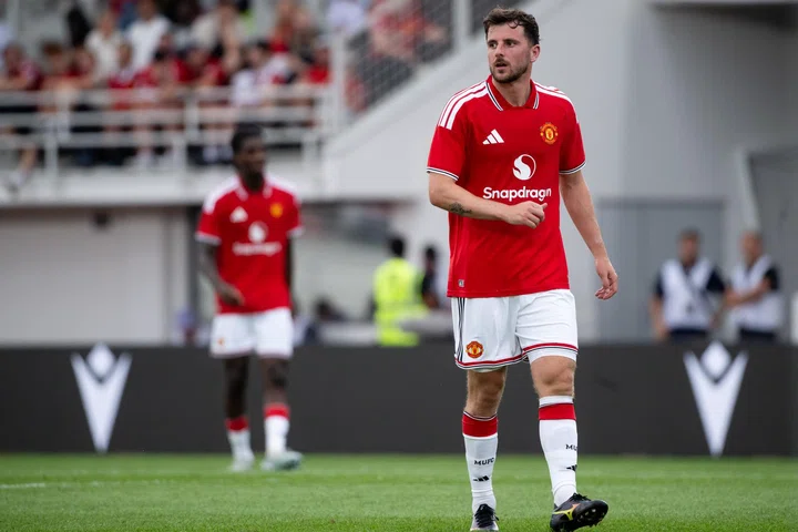 Mason Mount in action for Manchester United v Wrexham