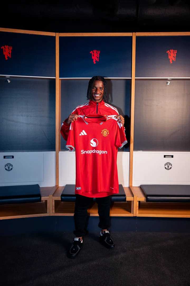 Tynan Thompson signs for United lead holding shirt