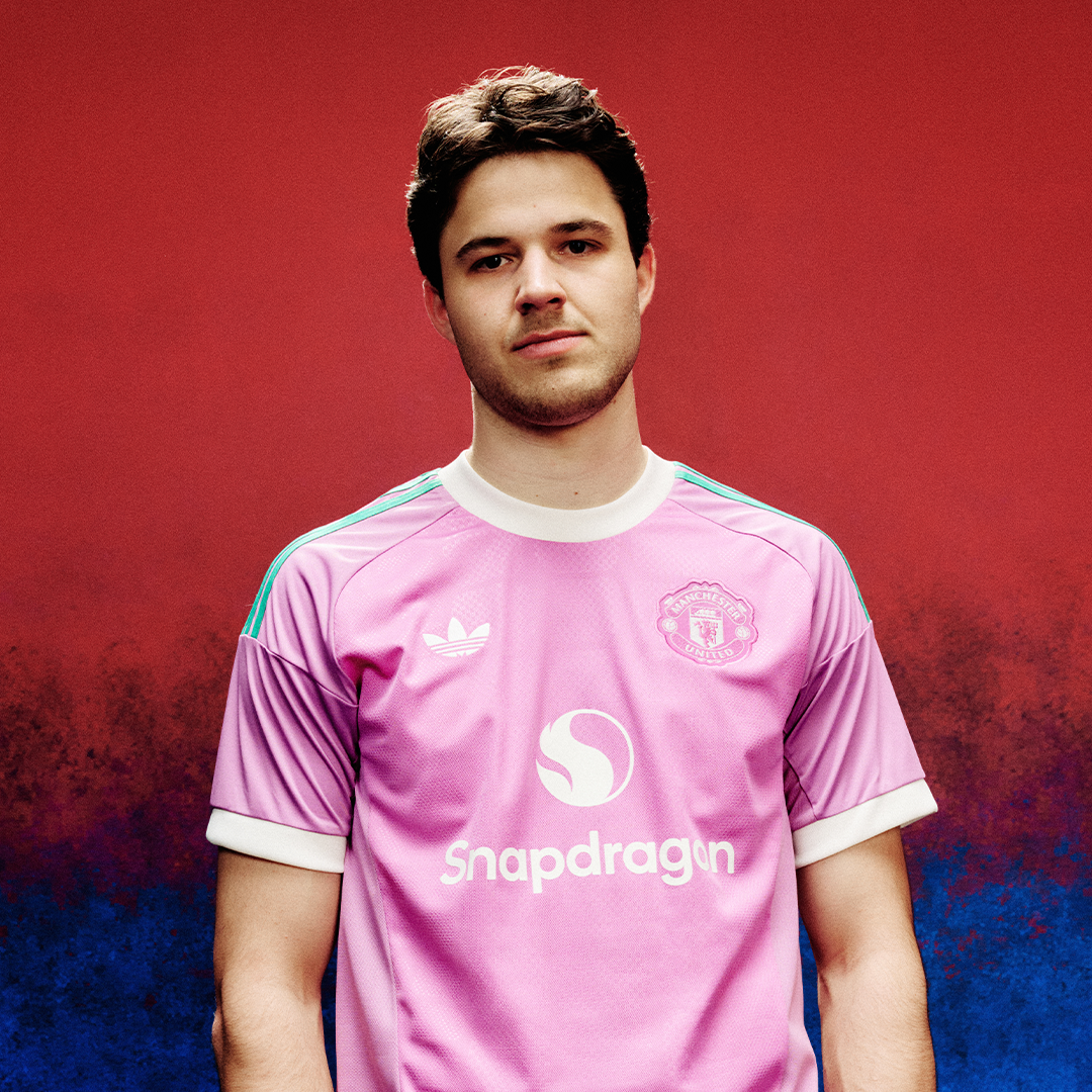 Senne Lammens in 2026/27 away goalkeeper kit