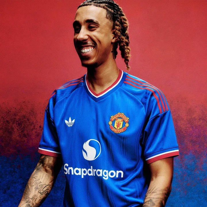 Leny Yoro smiling in 2026/27 away kit