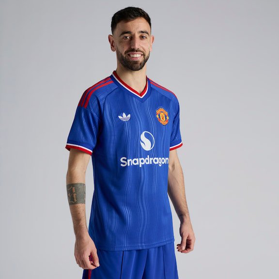 Bruno Fernandes in 2026/27 away kit