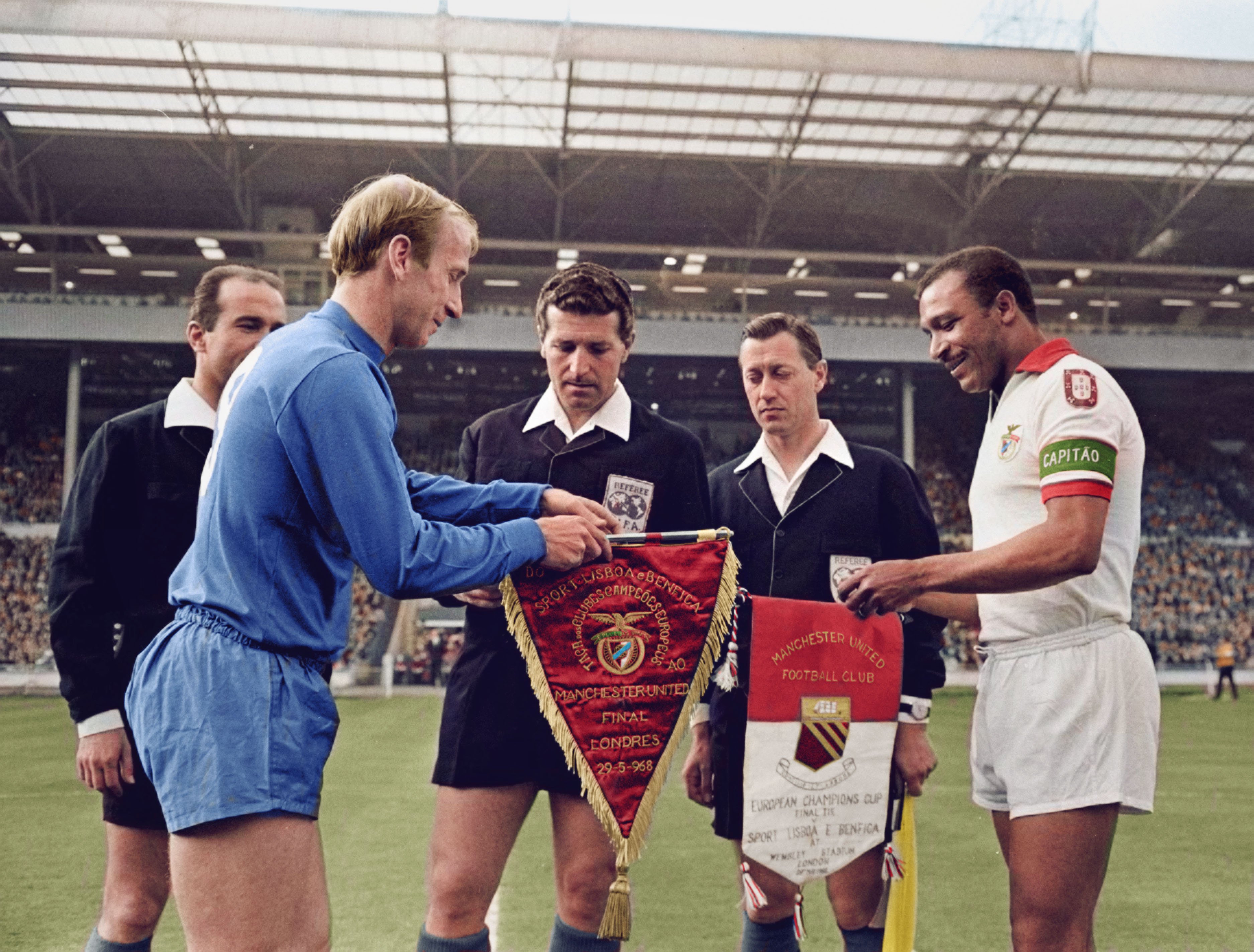 1968 European Cup final Bobby Charlton and Eusebio