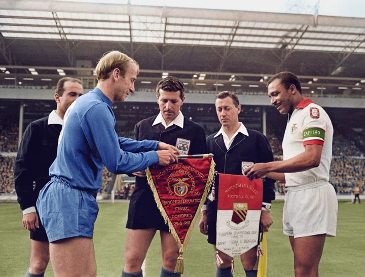 1968 European Cup final Bobby Charlton and Eusebio