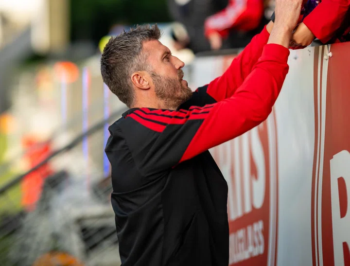 Michael Carrick signs autographs for fans after United beat Rosenborg