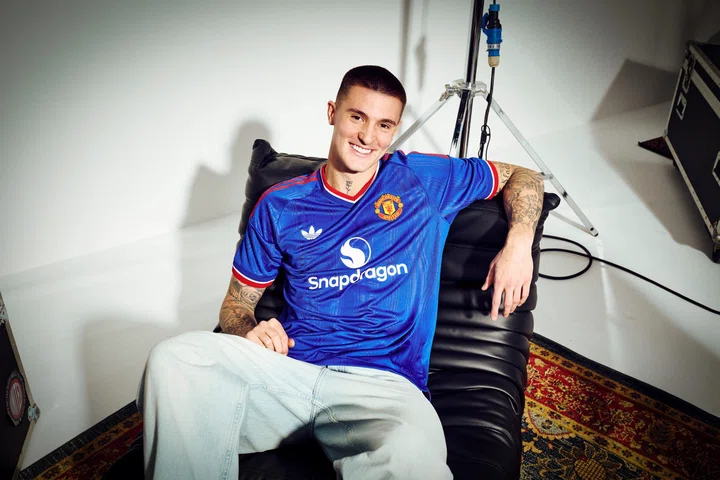 Benjamin Sesko BTS away kit shot