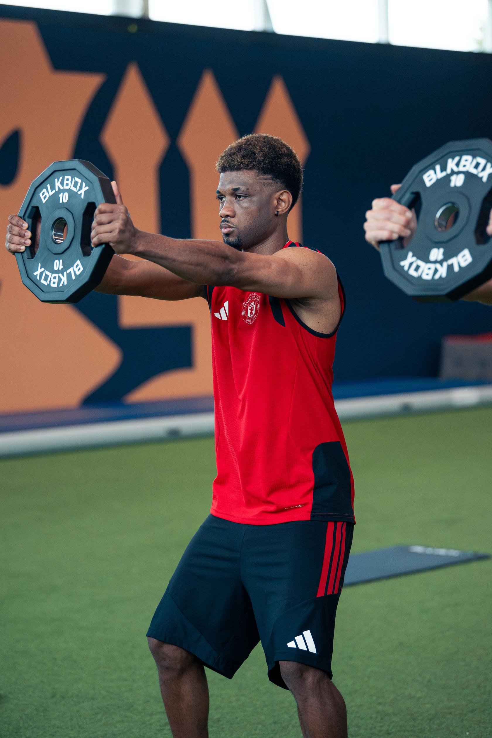 Amad holding weight on first day of testing 2026
