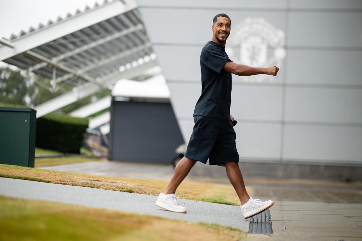 Belgium duo arrive at Carrington